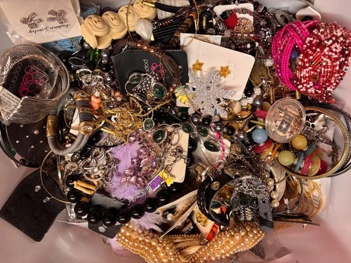 Vintage Modern Costume Jewelry Junk Lot Wearable 12lbs 8 oz Large Flat Rate (2)