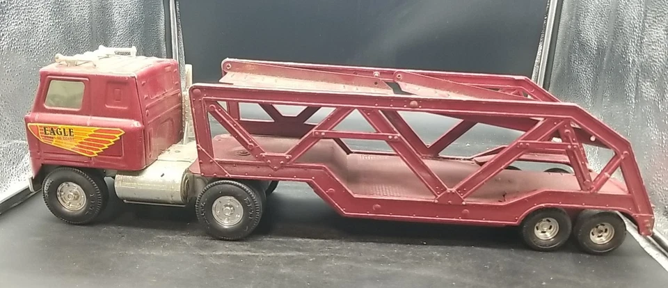 Remolque semi y carros Ertl International Cabover acero prensado de colección Foto 2 de 4