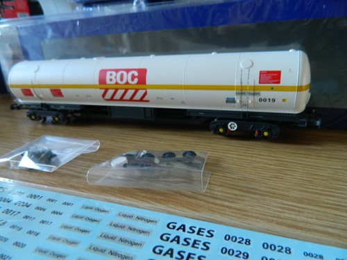 Heljan BOC 100 toneladas vagón tanque de oxígeno líquido 0019 Cast Bogies Olivia 17 | Zustand: Used
