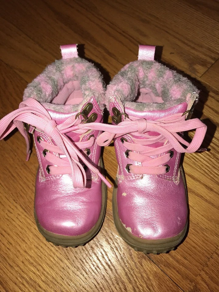 Botas CARTER'S Rosa Brillante Imitación Piel Cuadros ALASKA Niñas Pequeñas Zapatos Talla 9 # Foto 3 de 4