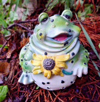 Latex frog mold plaster concrete casting toad mould 4''H x 3.75''W 