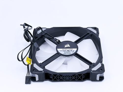 31-004897 Corsair 140mm RGB LED Fan 12VDC 0.202A ML140 Pro Magnetic Levitation - Afbeelding 2 van 4