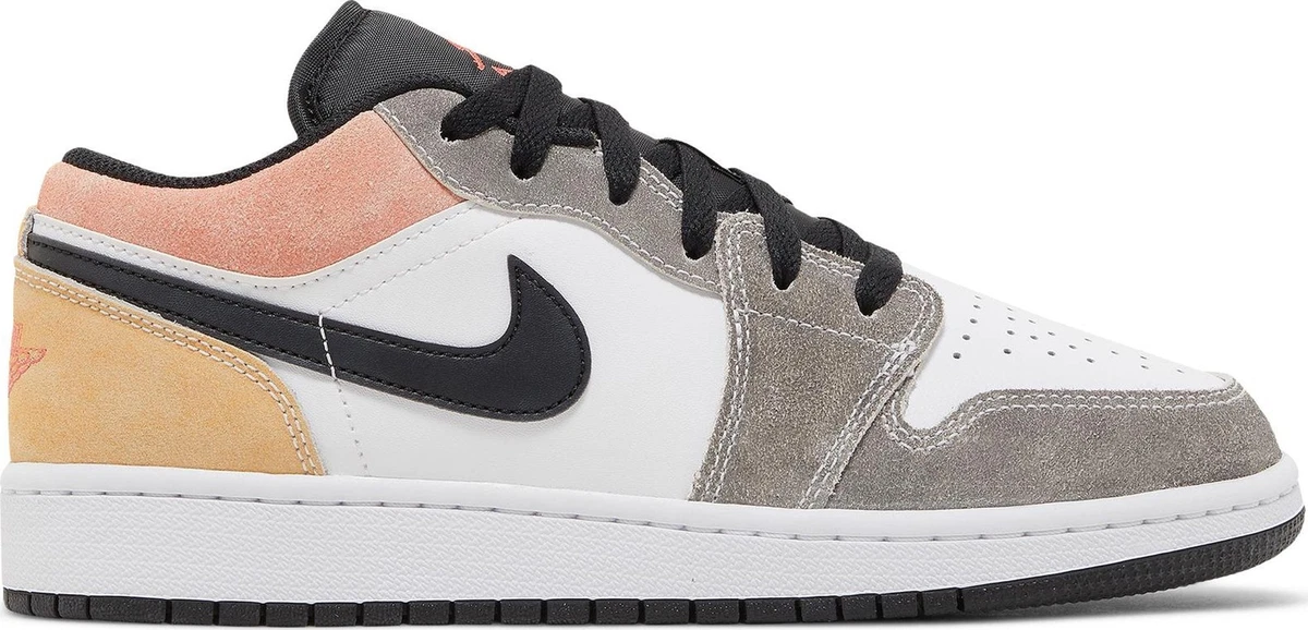 DX4374 008 Grade School Air Jordan RETRO 1 LOW SE FLIGHT CLUB