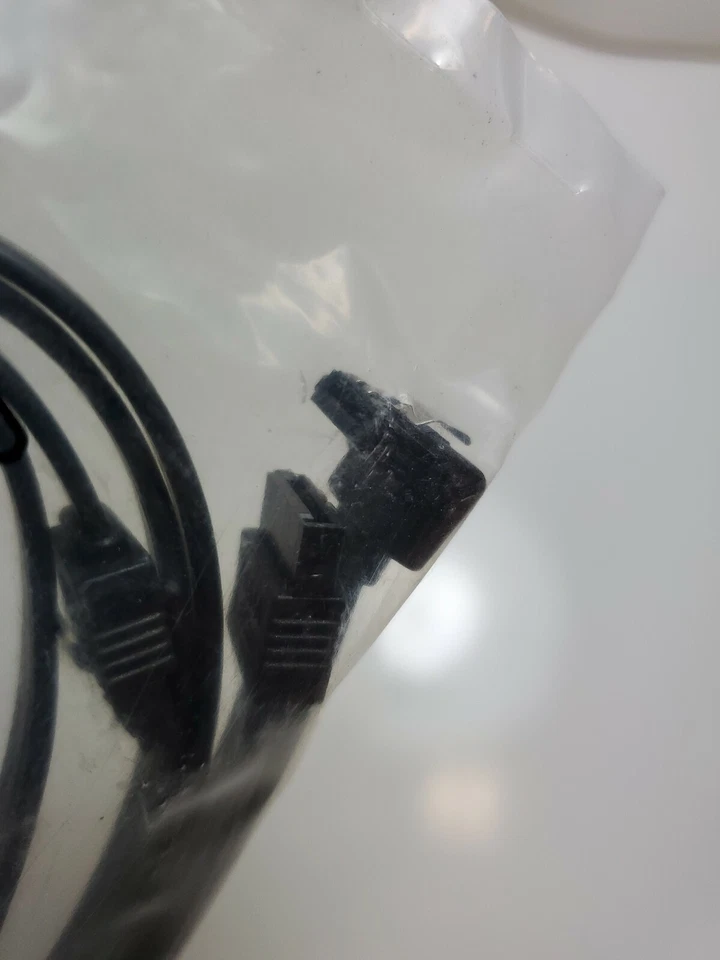 SATA CABLES (PACK OF 2) FROM Gigabyte Z170XP-SLI MOTHERBOARD 12CF1-2SAT1B-02R - Image 4 of 4