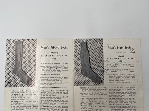 Patons C 16 Gloves Socks For All The Family in 4 Ply and 8 Ply - Picture 6 of 13