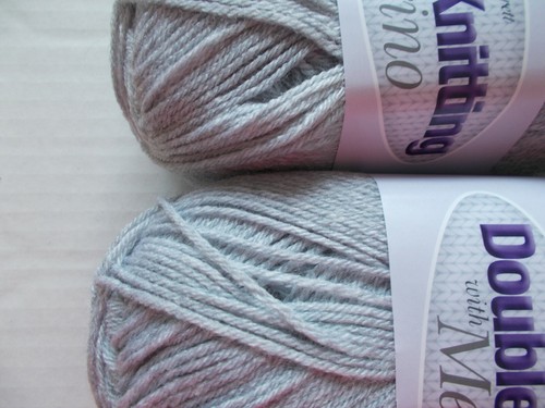 James C. Brett DK With Merino yarn, Light Gray, lot of 2 (317 yds each) - Picture 2 of 2