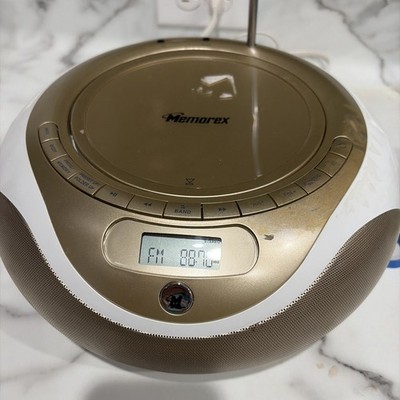 Memorex gold / white cd/mp3 boombox with digital AM/FM Radio Model MP4047no cord