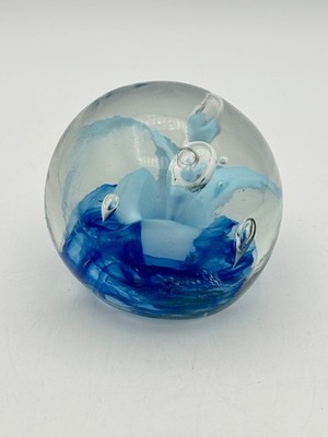 Alter Briefbeschwerer Unterwasserblume auf blauen Wirbel - Signiert S. Eni 88