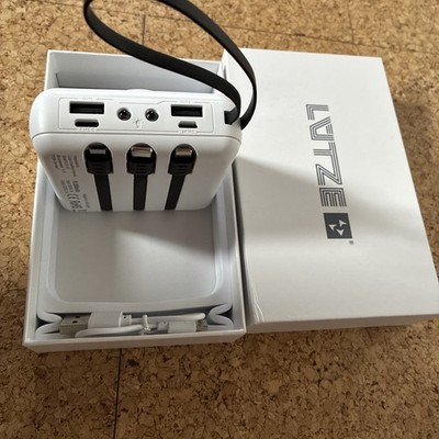 Power Bank 10000 mAh mit LED Taschenlampe, 2x USB A/C Out Stecker NEU
