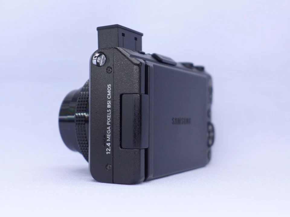 Samsung EX2F 12.4MP F/1.4 Digital Camera - Black - Image 4 of 4