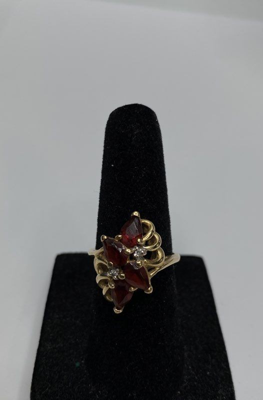 14k Gold Diamond & Ruby Size 4.25 4.0 g