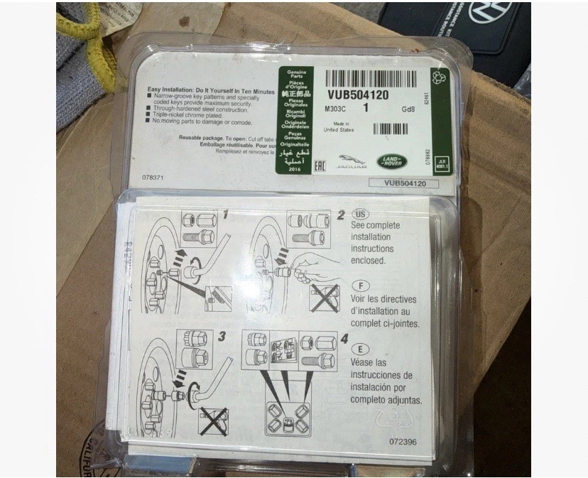 LAND ROVER RANGE ROVER PORCAS DE TRAVA CROMADAS - VUB504120 - Imagem 2 de 3