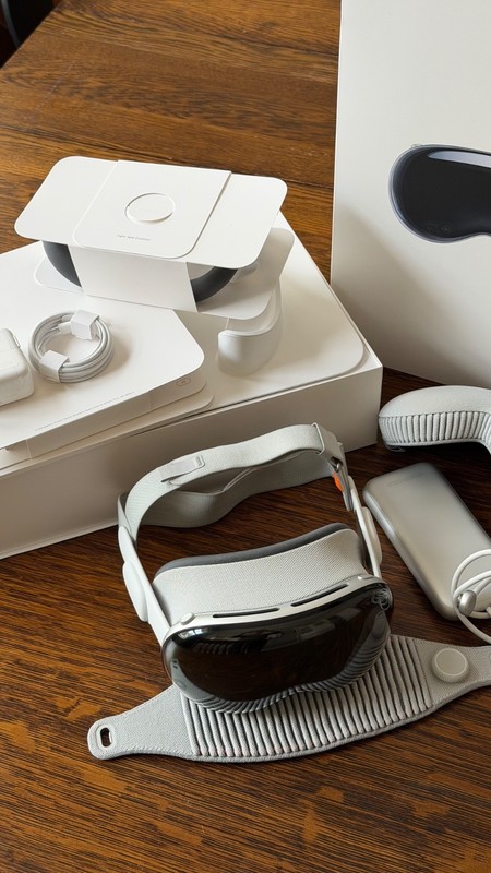 Apple Vision Pro 512GB Standalone All-in-One VR Headset MQL93LL/A original kit