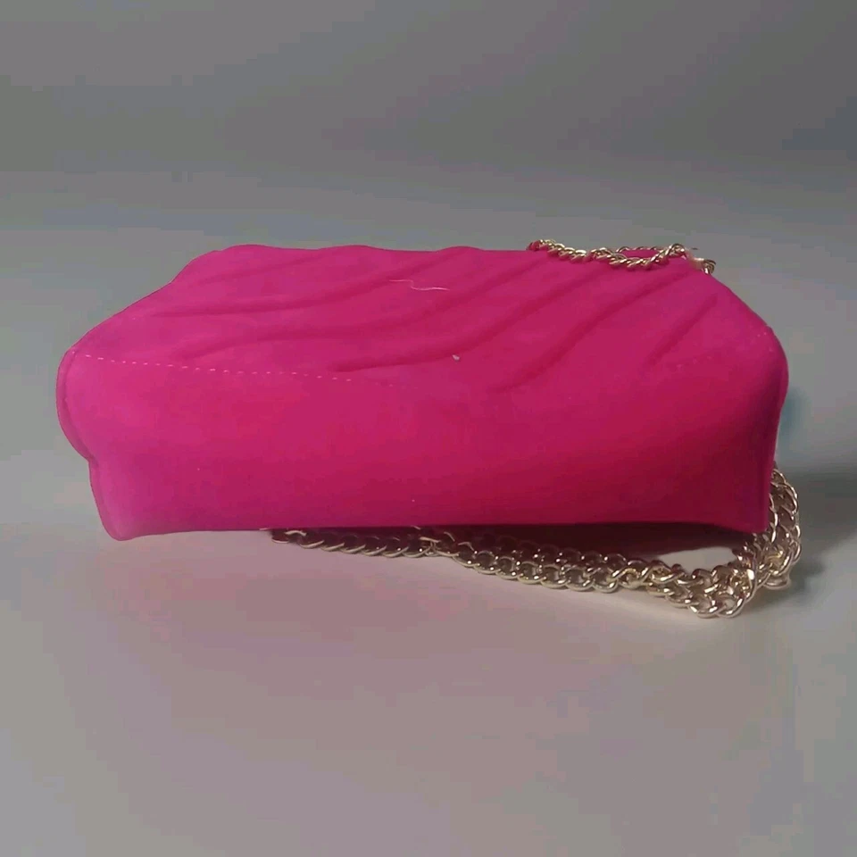 Bolso Bandolera Forever 21 de Terciopelo Rosa Caliente Foto 3 de 4