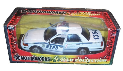 MAISTO SPECIAL EDITION 1939 FORD DELUXE-POLICE BLACK & WHITE PAINT