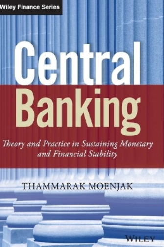 Thammarak Moenjak Central Banking (Copertina rigida)