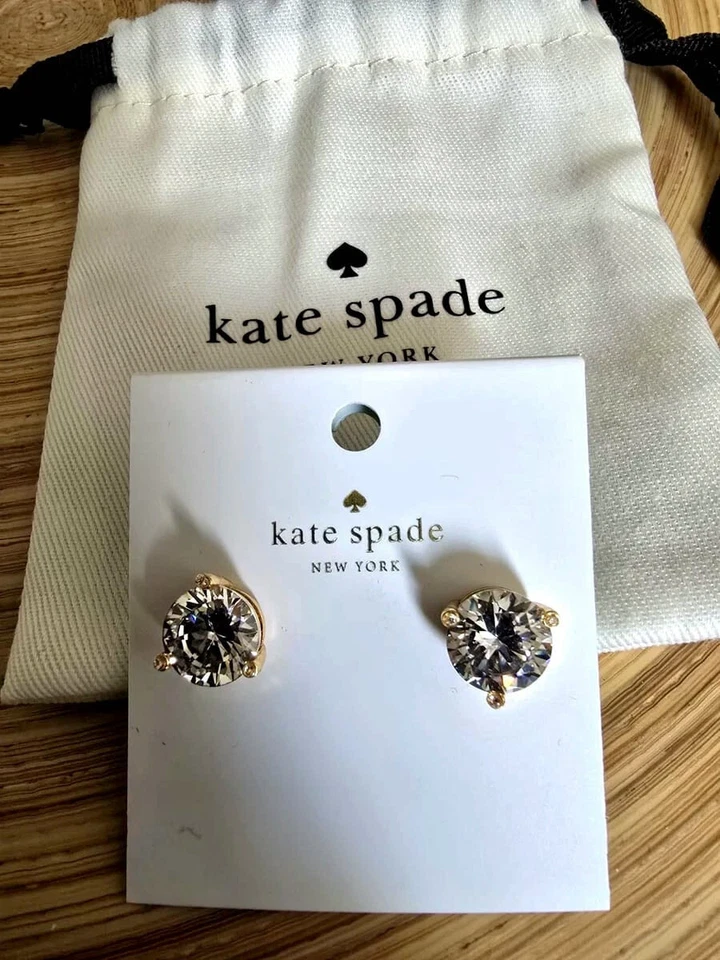 Aretes Kate Spade de cristal transparente con elevación y brillo Foto 4 de 4