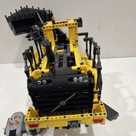 LEGO Technic Volvo Wheel Loader 42030 