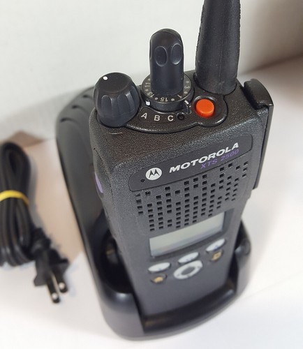 Motorola XTS2500 700 / 800 MHz Model II P25 Radio H46UCF9PW6BN - Zdjęcie 5 z 5