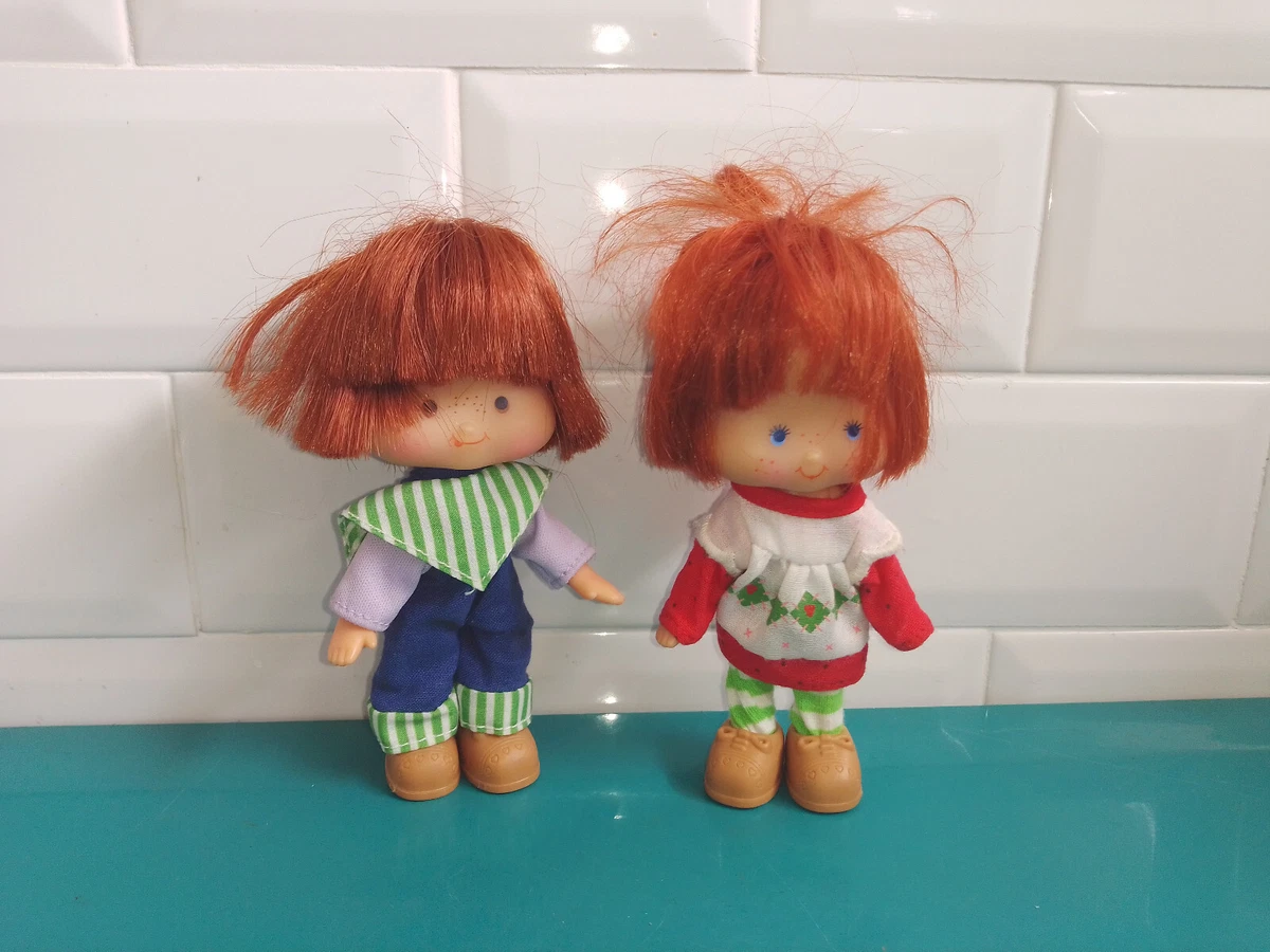Figurines avec charlotte aux fraises