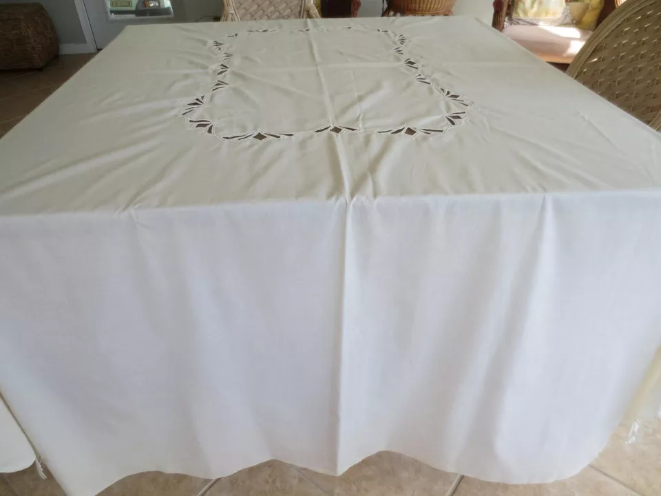 Large Formal Wilton Court Bone Art Deco Style Tablecloth 68" x 104" - Image 2 of 4