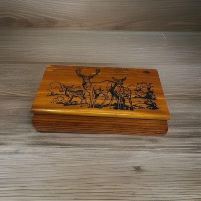 VTG Stone Mountain Wooden Cedar Handcrafted Trinket Keepsake Ribbed Box Deer MCM