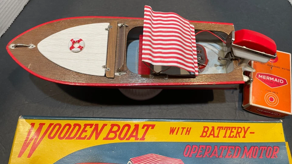 Винтажная игрушечная лодка Structo I с подвесным мотором металл дерево 1950-е редкая - Изображение 3 из 4