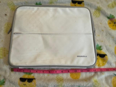 Elecom Zeroshock White Padded Computer Tablet Case est size 13.5''x10.5'' 