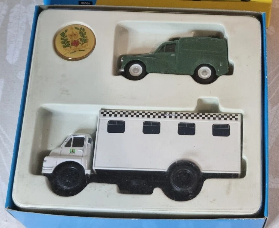 CORGI CLASSICS Hampshire Police Set - Bedford S Control Unit & Morris 1000 Boxed - Image 3 of 4