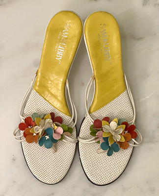 SAM & LIBBY Women's White Leather Slide Sandals Slip-On Flower Accent US 9
