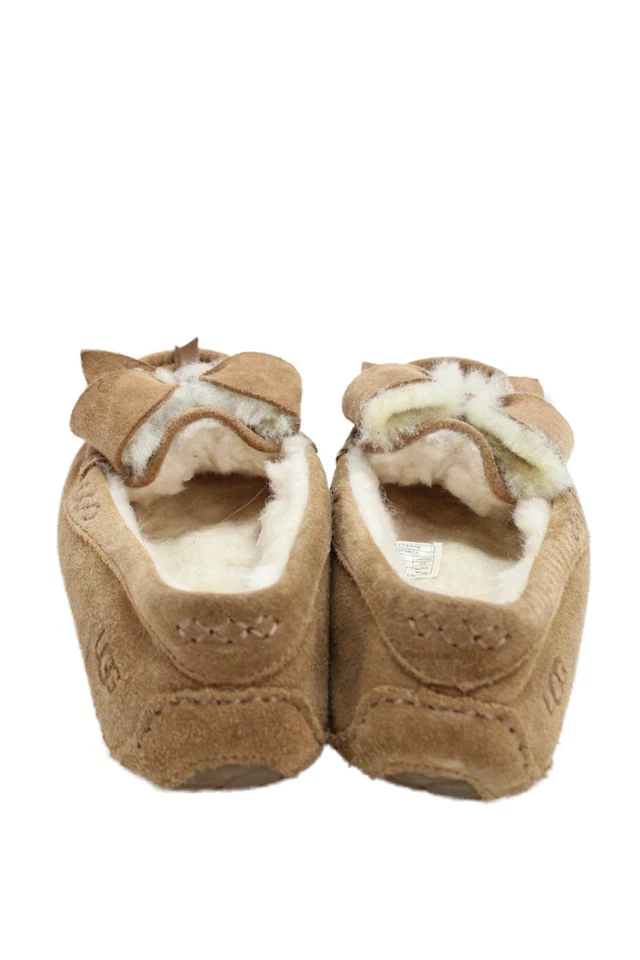 Chinelos femininos Ugg Ansley Bow marrom tamanho 5 - Imagem 3 de 4