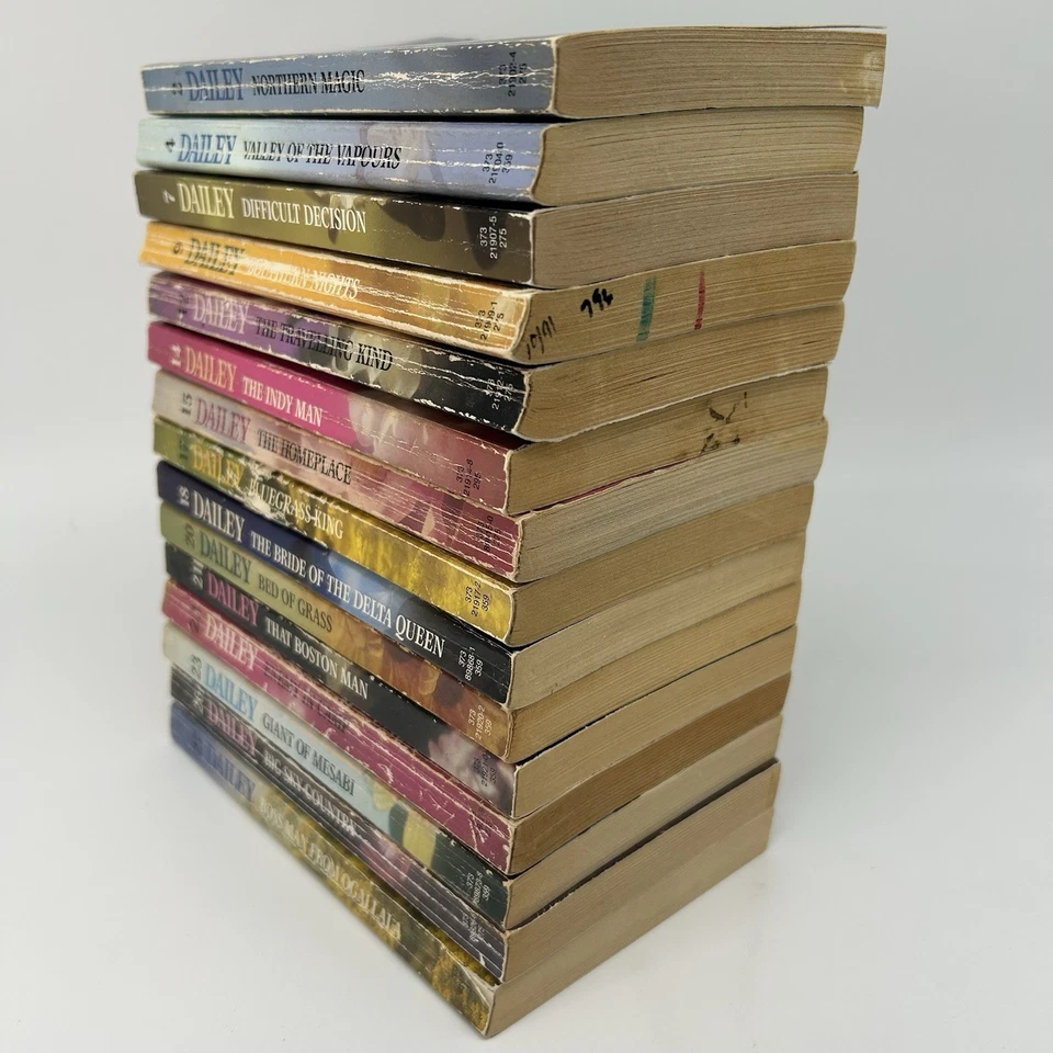 Americana Series by Janet Dailey Vintage Harlequin Romance Paperback Lot of 15 Foto 2 de 4