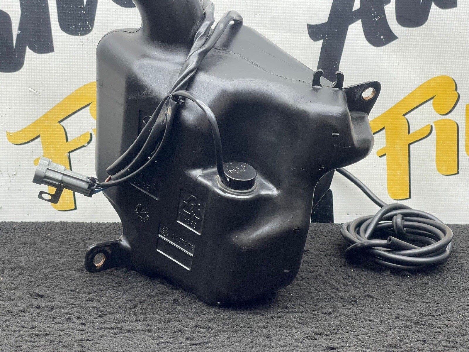 2015 MASERATI GRANTURISMO OEM WINDSHIELD WASHER RESERVOIR TANK