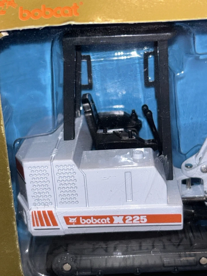 Bobcat 1/25 Scale 225 Hydraulic Excavator - Image 3 of 4