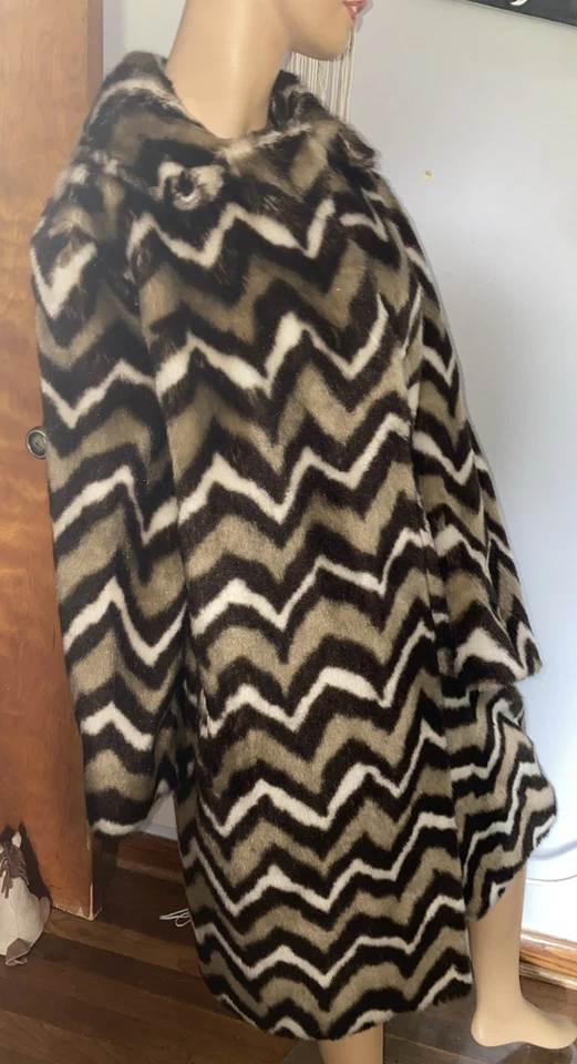 Abrigo De Colección Priscilla Modos Lykafur Imitación Piel Hecho en Inglaterra Zig Zag Chevron Foto 2 de 4