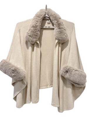 Wear to Love Women Beige Faux Fur Trimmed Knit Cape Shawl Warm Poncho S/M