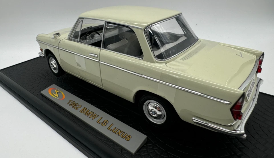Modellautos 1:18 Signature Models BMW LS Luxus 1962 in OVP - Bild 3 von 4