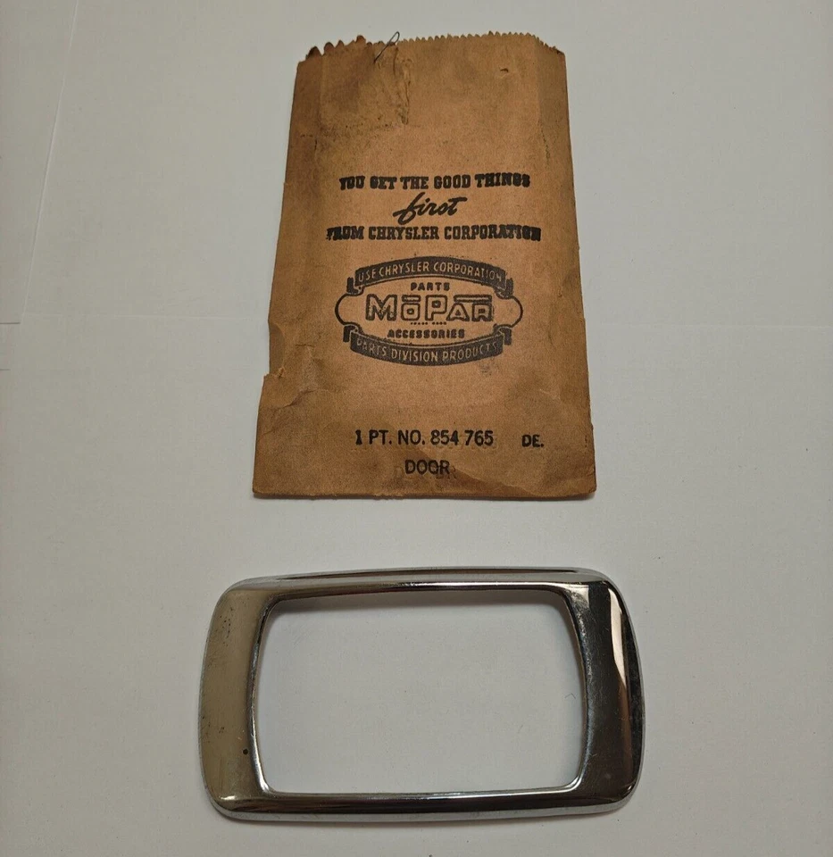 Luz trasera Plymouth P9 Roadking 1940 lente bisel cromado 854765 nuevo de lote Foto 3 de 4