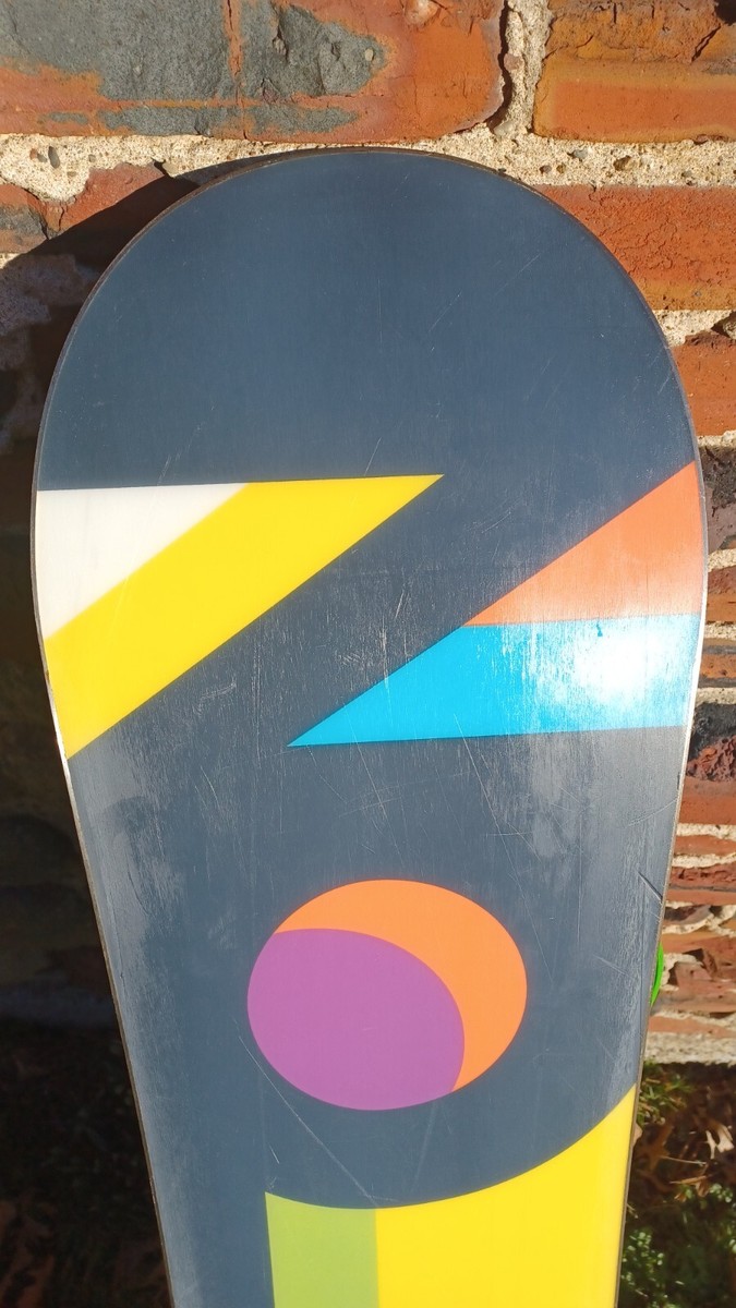 Burton Super Hero Smalls 130cm Snowboard with Mission Burton Super Hero Smalls 130cm Snowboard with Mission
