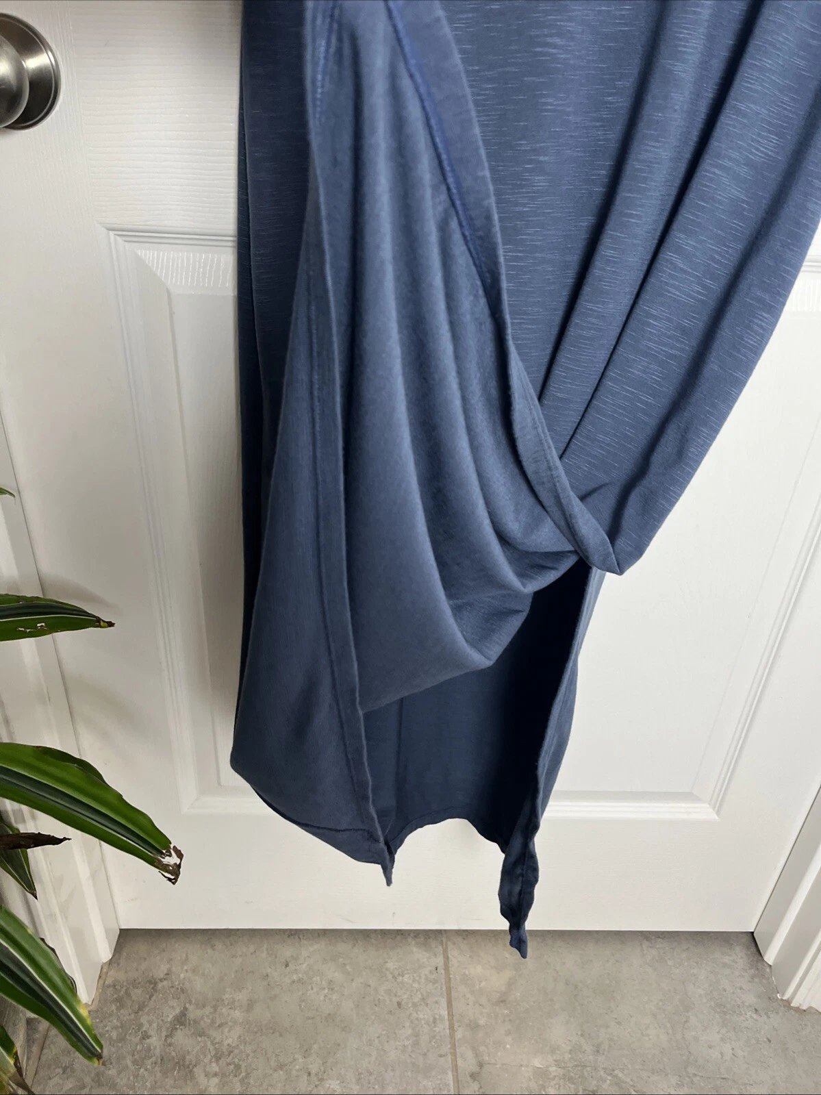 VETEMENTS T shirt bianca mercato nero blu scollo a V abito midi spacchi donna media