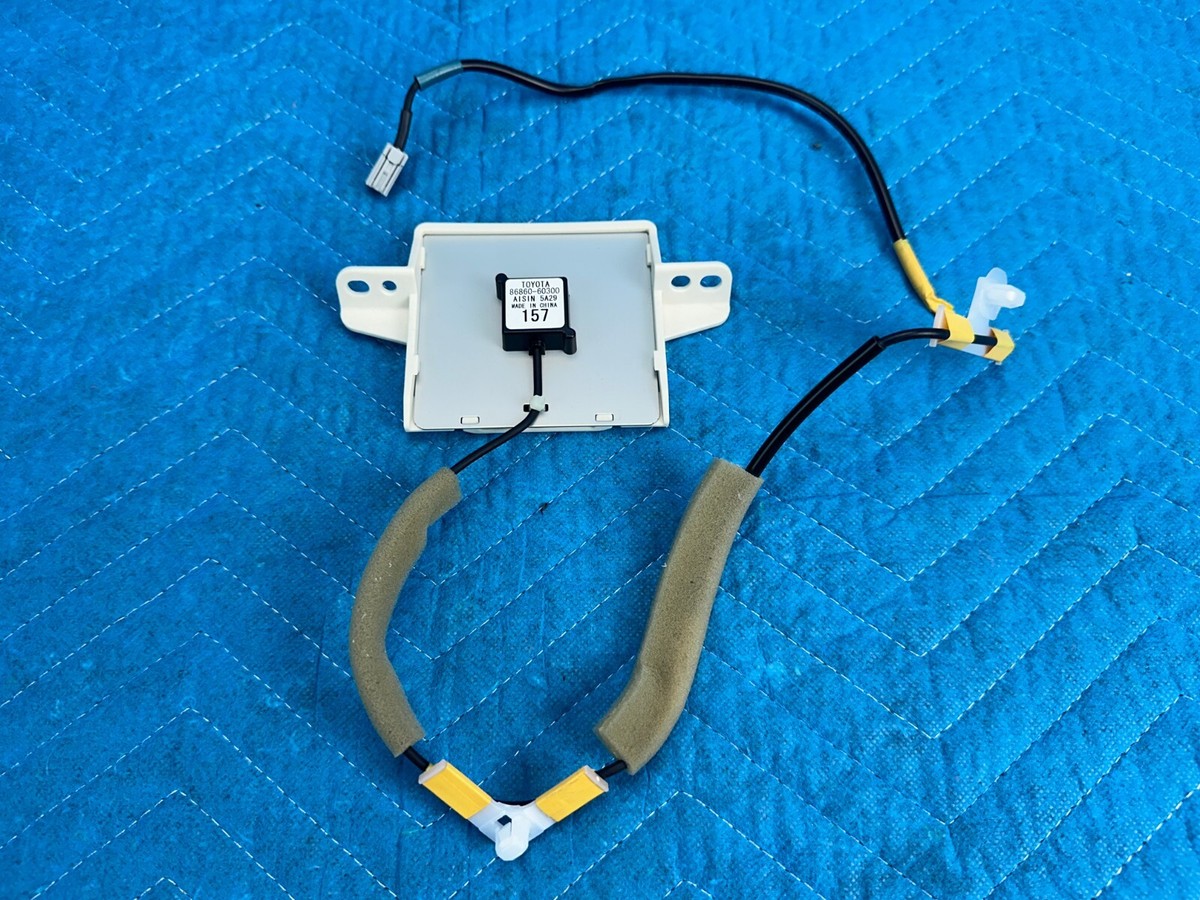 Lexus LX570 Land Cruiser Navigation Antenna 10k 86860-60300 2013