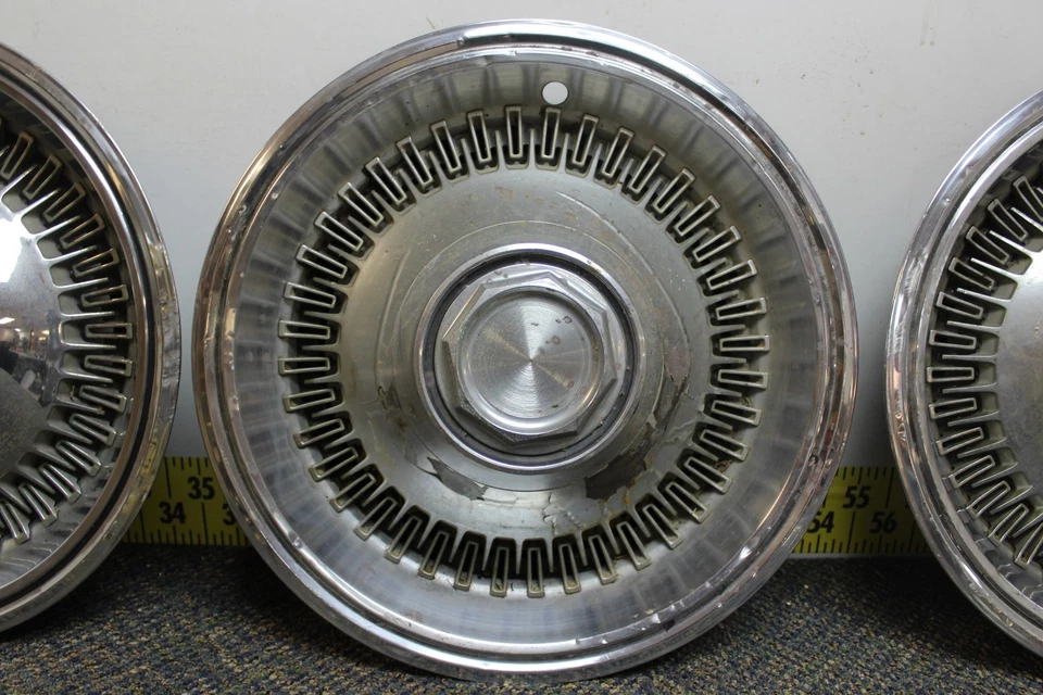 Juego de 4 tapacubos de alambre de 15" usados OEM Mopar 1975-78 Plymouth/Dodge/Chrysler (529 Foto 4 de 4