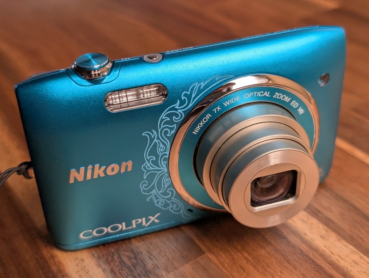 N MINT Nikon COOLPIX S3500 7x 20.0MP Compact Digital Camera