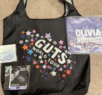 Olivia Rodrigo VIP Privilege Complete set GUTS WORLD TOUR in Japan Set of 4 Olivia Rodrigo VIP Privilege Complete set GUTS WORLD TOUR in Japan Set of 4