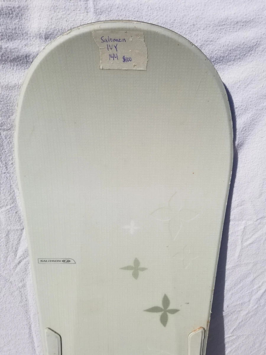 144 cm Salomon Ivy snowboard used white flowers great condition