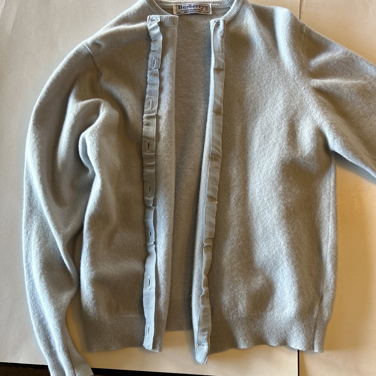 トップス Burberrys 100% GEELONG LAMS WOOL Burberry's 100% Geelong Lambswool Sweater Gold Button Logo