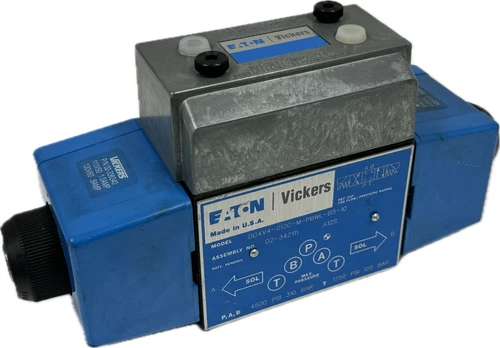 NEW VICKERS DG4V4-012C-M-PBWL-B5-10 VALVE 02-342111 W/ 02-336340 COILS