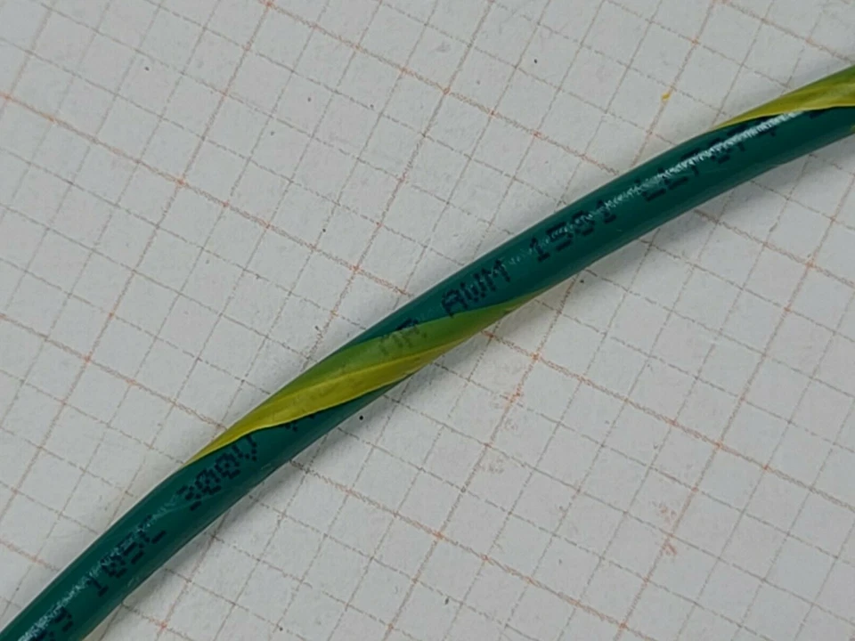 Cable de conexión de PVC premium Belden 9910 #10awg 65x28T 600 V verde/amarillo espiral/25 pies Foto 3 de 4