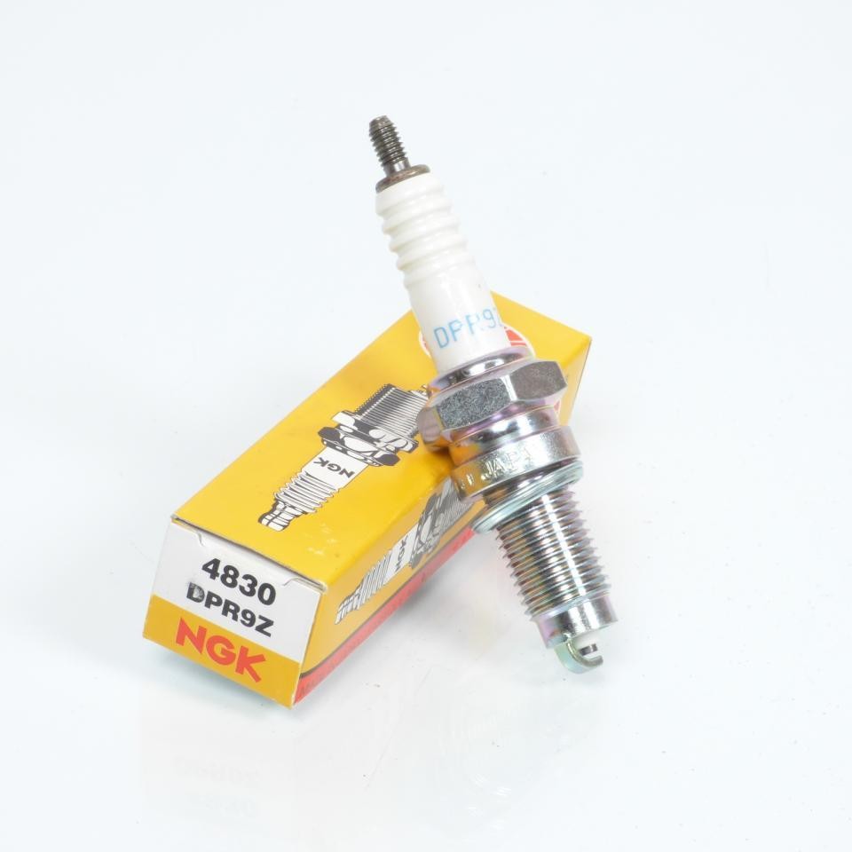 Bougie NGK pour rouler en toute liberté en Honda 400