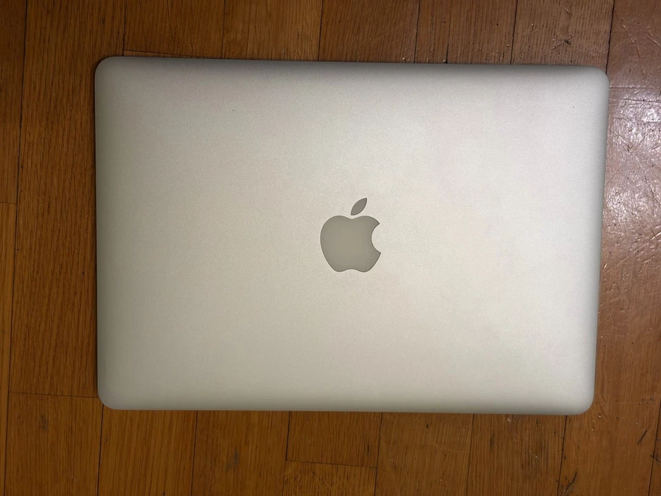 Apple MacBook Pro 13" 2015 · i5 · 8GB · 512GB, foto 1 di 5